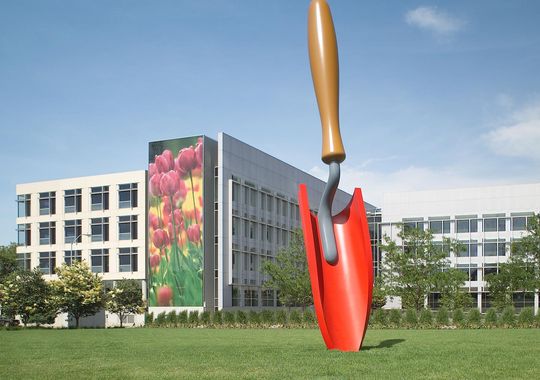 “Plantoir” sculpture by Claes Oldenburg and Coosje van Bruggen at Meredith Corp. headquarters in Des Moines. (Photo: Photo courtesy of Meredith Corp.)