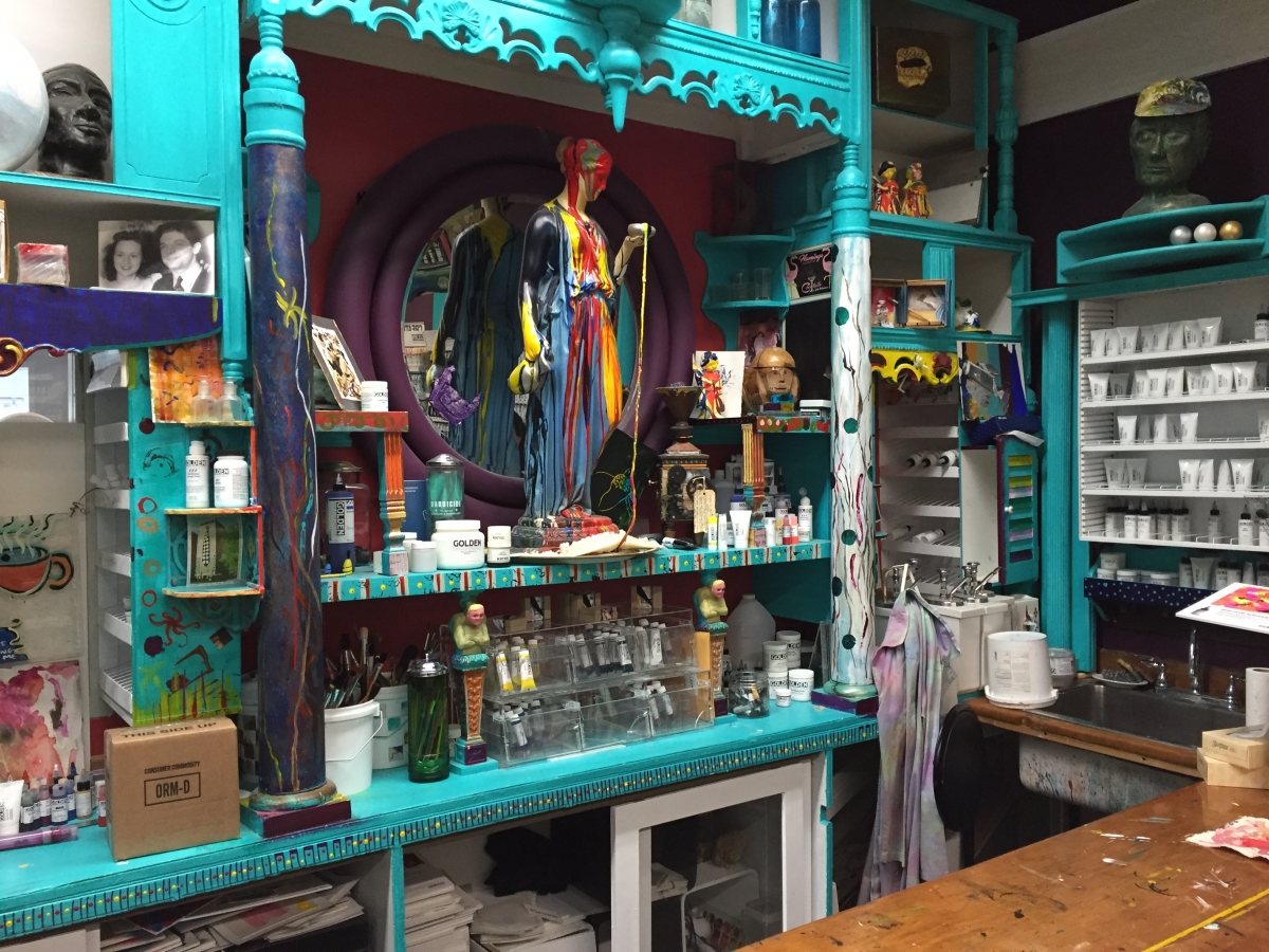 The Paint Bar, where artists are welcomed to experiment with GOLDEN products.